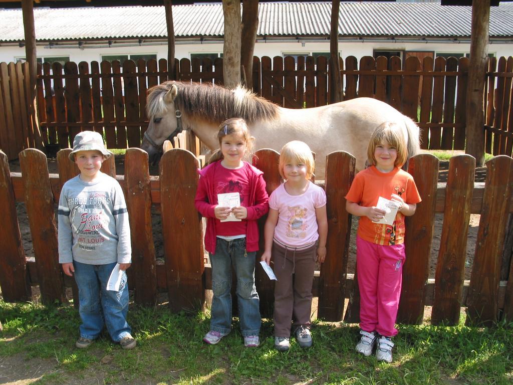 Zoopark Zelcin Villa Melnik Ngoại thất bức ảnh