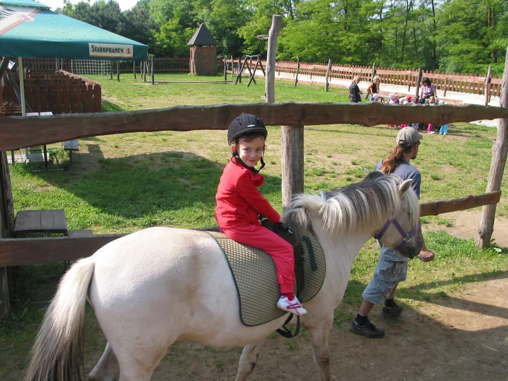 Zoopark Zelcin Villa Melnik Ngoại thất bức ảnh